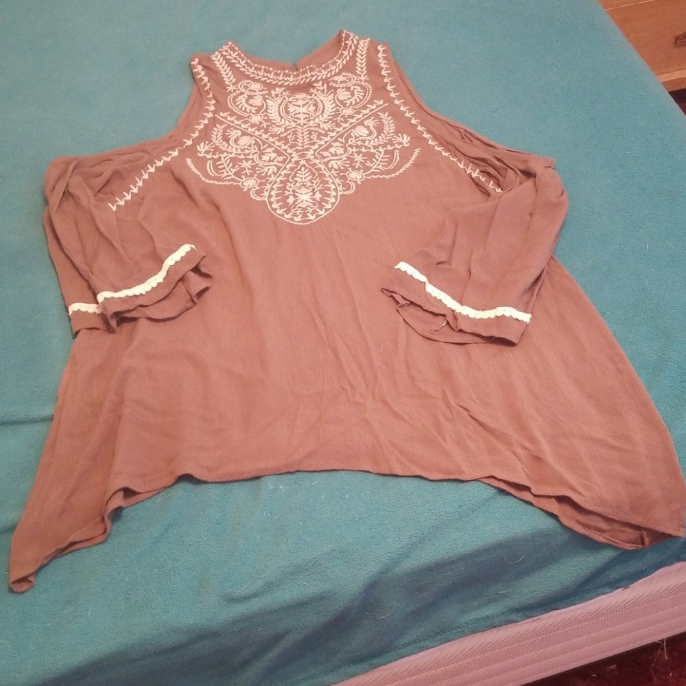 Blouse green with cold shoulder non smoker